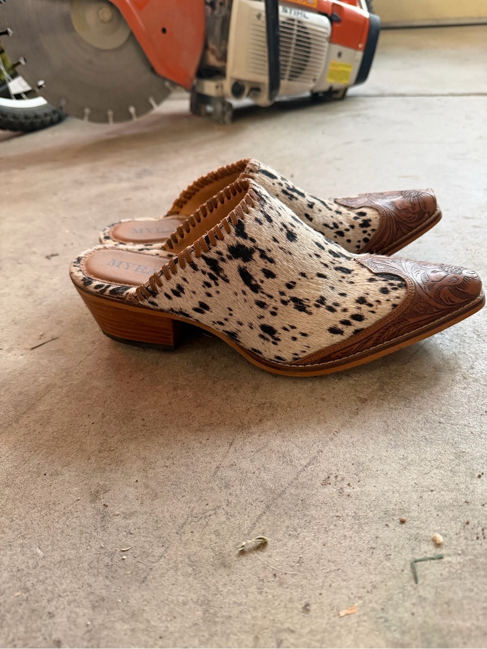 Myra Bag Cowhide Spotted & Tooled Leather Mules in Cream and Brown - Picture 4 of 6